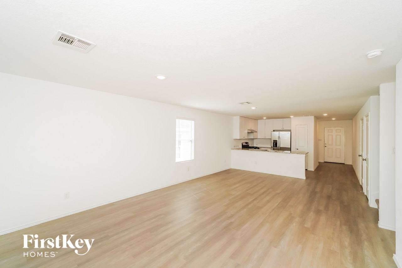 13034 Rosemary Cv - Photo 4 of 15