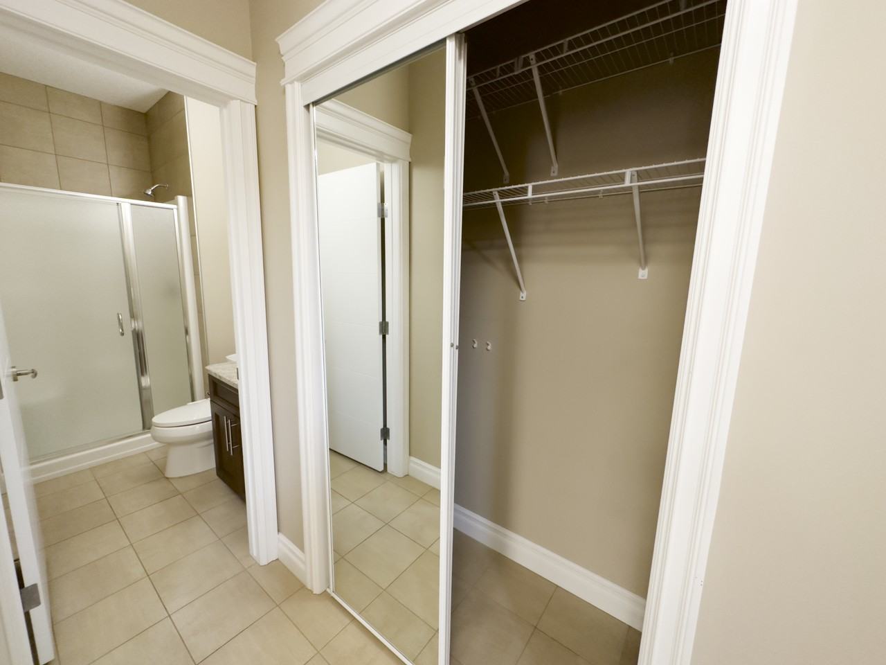 2142 57 St Sw - Photo 4 of 50