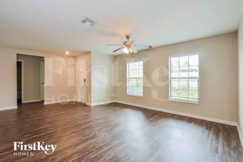882 N Fairbanks Dr - Photo 2 of 16
