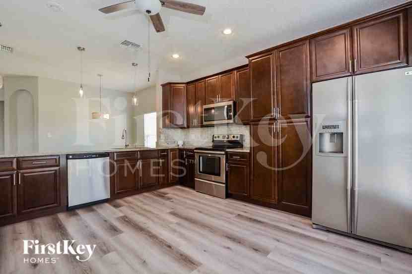 4810 Waterside Pointe Cir - Photo 6 of 16