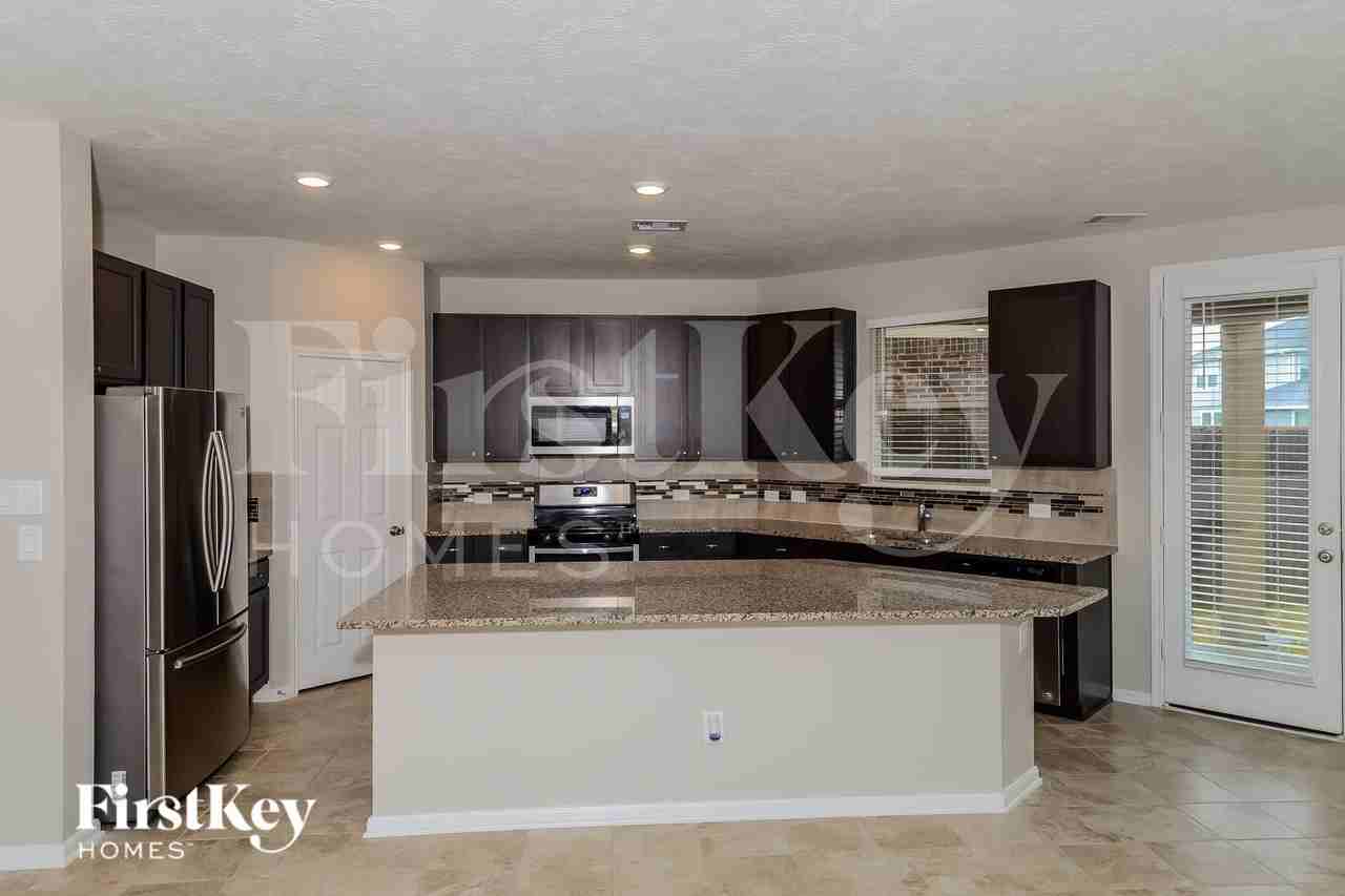 5347 Castle Discordia St - Photo 3 of 16