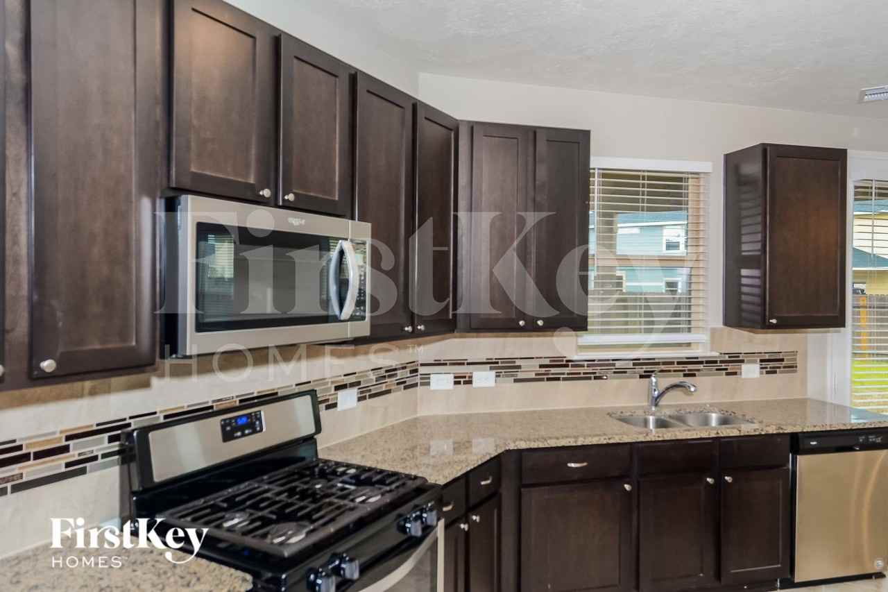 5347 Castle Discordia St - Photo 4 of 16