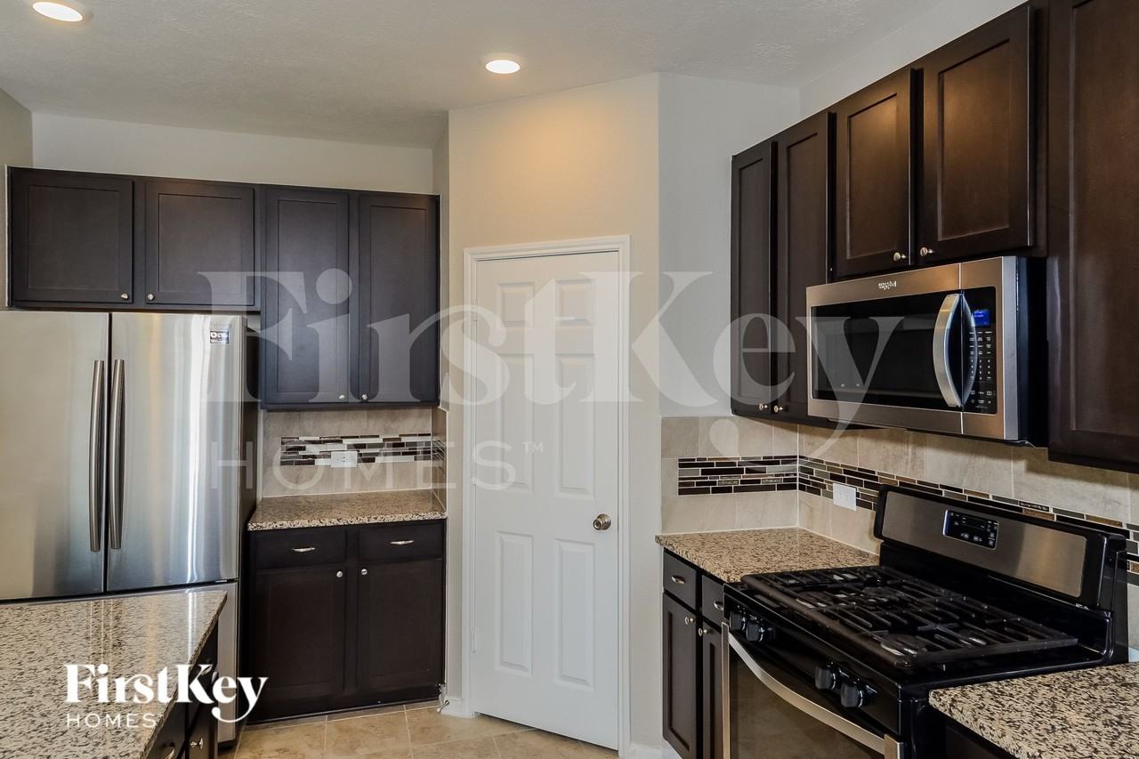 5347 Castle Discordia St - Photo 5 of 16