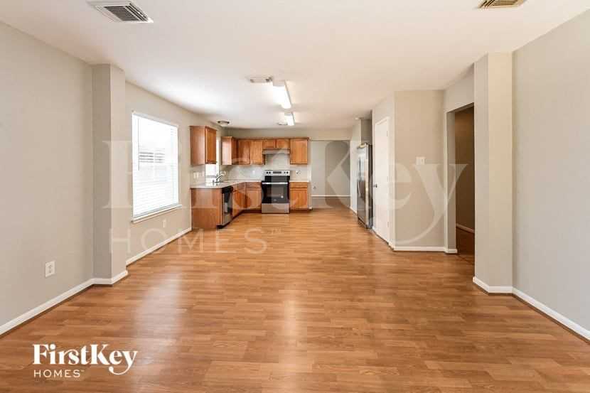 7234 River Pines Dr - Photo 4 of 16