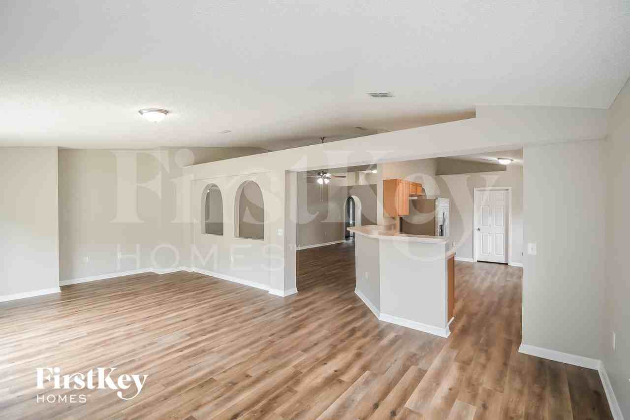 4111 Moonrise Ct - Photo 3 of 16