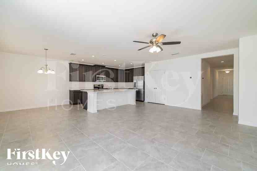 888 Avenal Ln - Photo 4 of 16