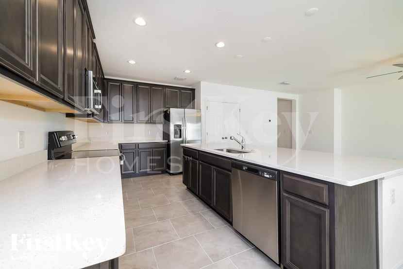 888 Avenal Ln - Photo 6 of 16