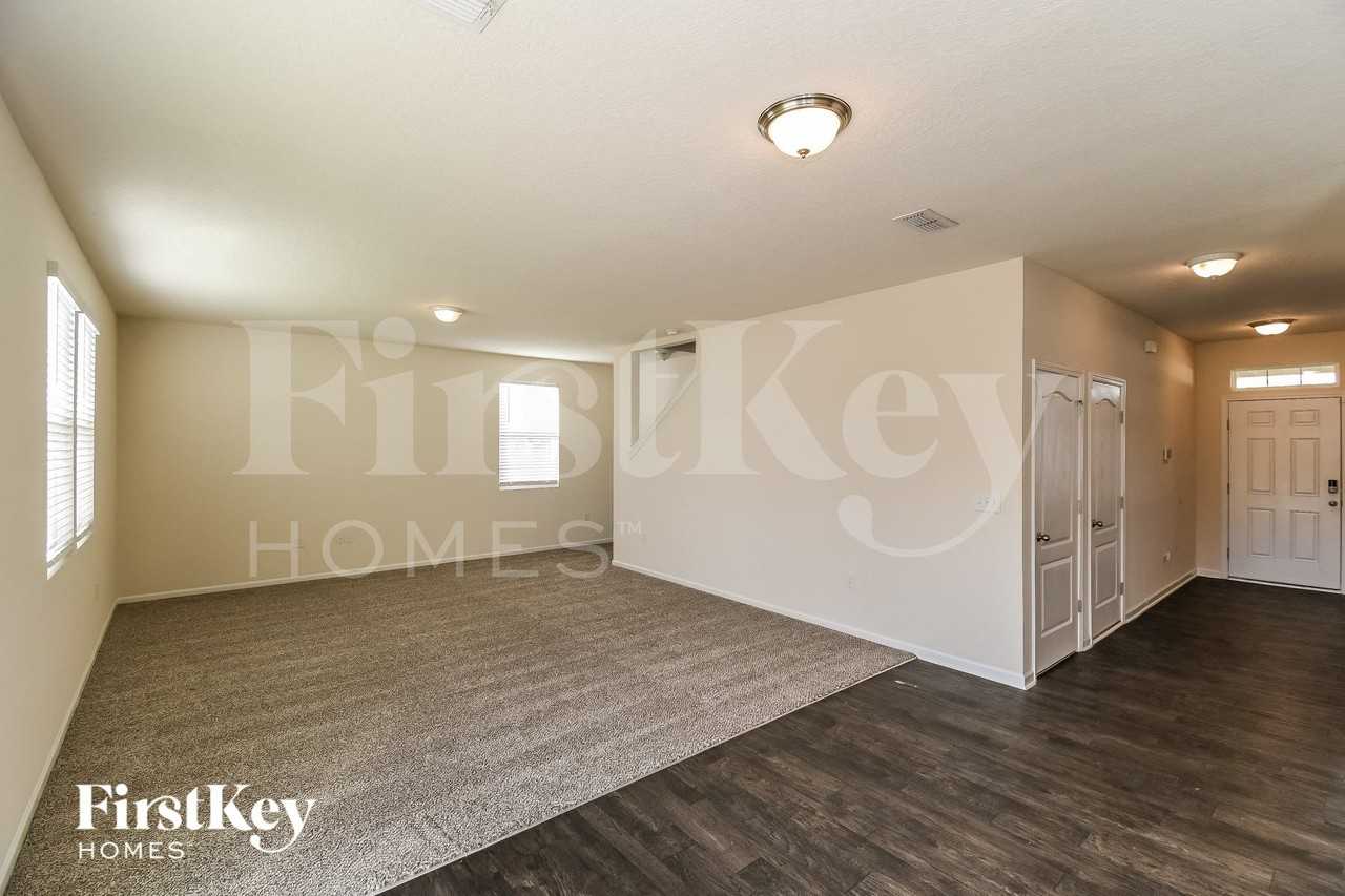 2360 Sea Palm Ave - Photo 3 of 16