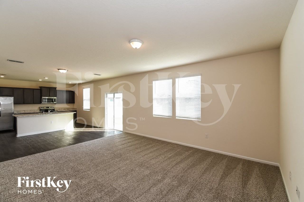 2360 Sea Palm Ave - Photo 5 of 16