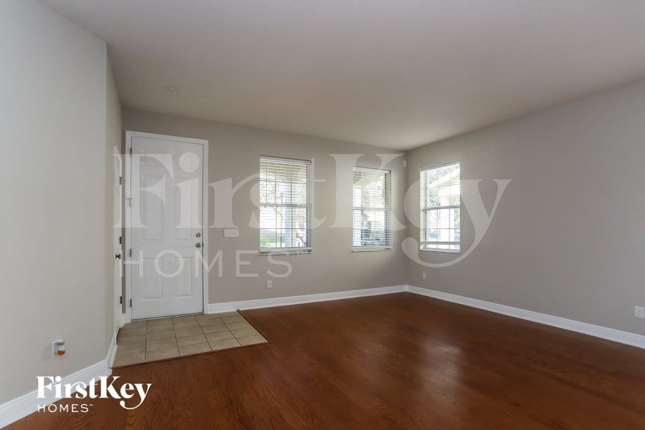 7232 Bridgeview Dr - Photo 2 of 16