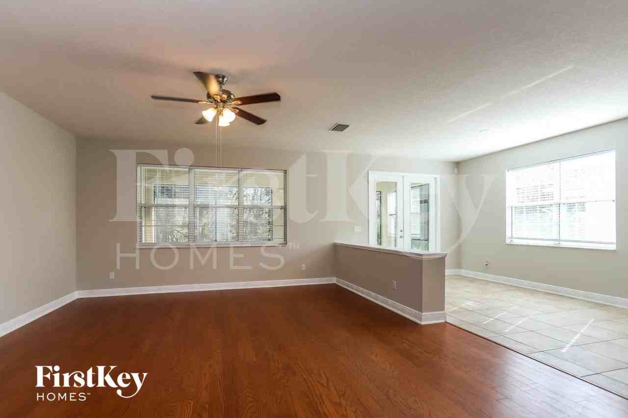 7232 Bridgeview Dr - Photo 3 of 16