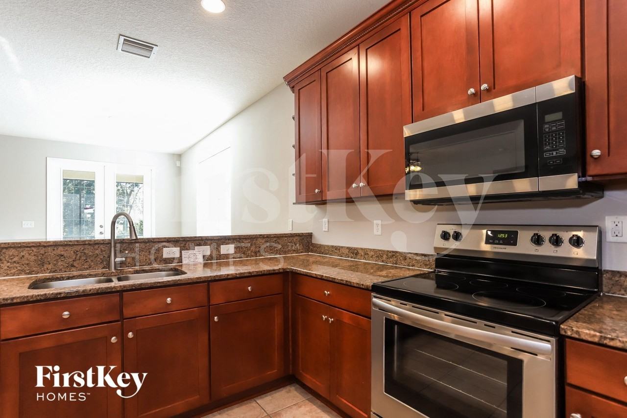 7232 Bridgeview Dr - Photo 5 of 16