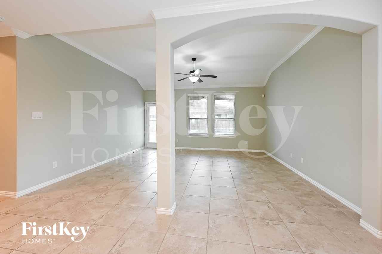 5202 Kendall Glen Ct - Photo 3 of 15