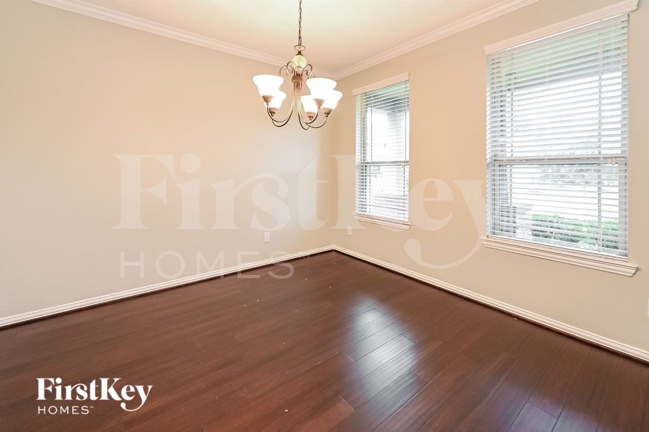 5202 Kendall Glen Ct - Photo 5 of 15
