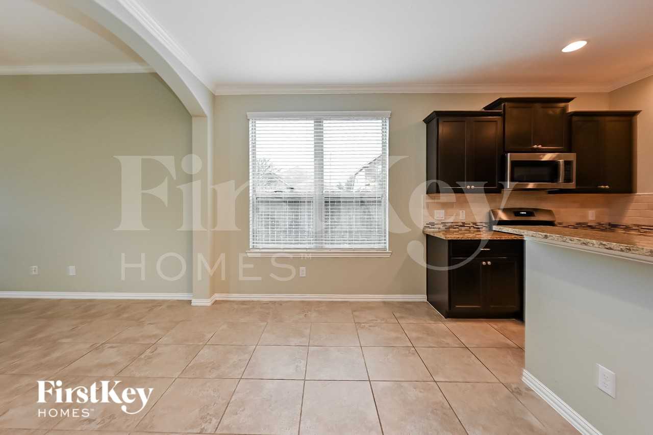 5202 Kendall Glen Ct - Photo 6 of 15