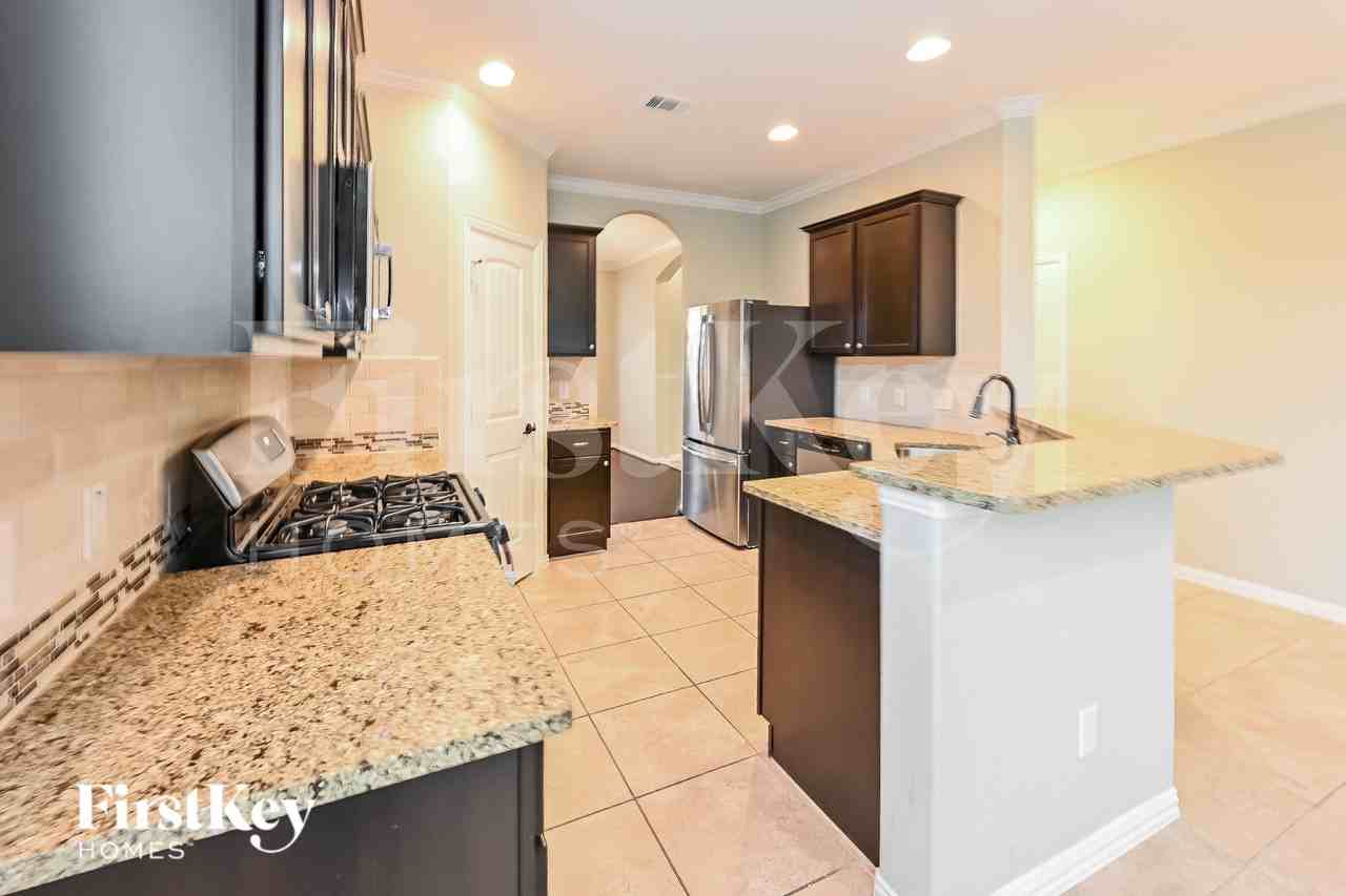 5202 Kendall Glen Ct - Photo 7 of 15