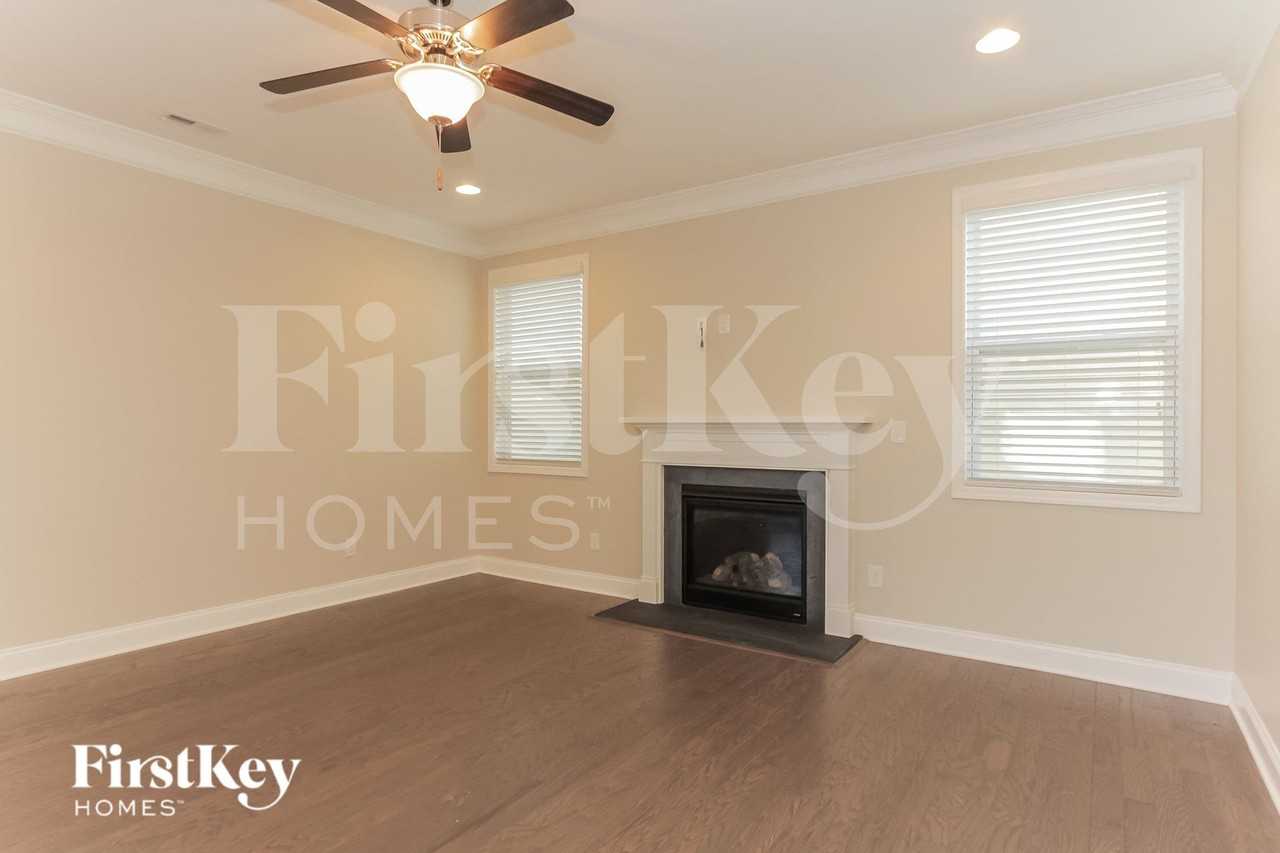 9805 Rayneridge Dr - Photo 3 of 15