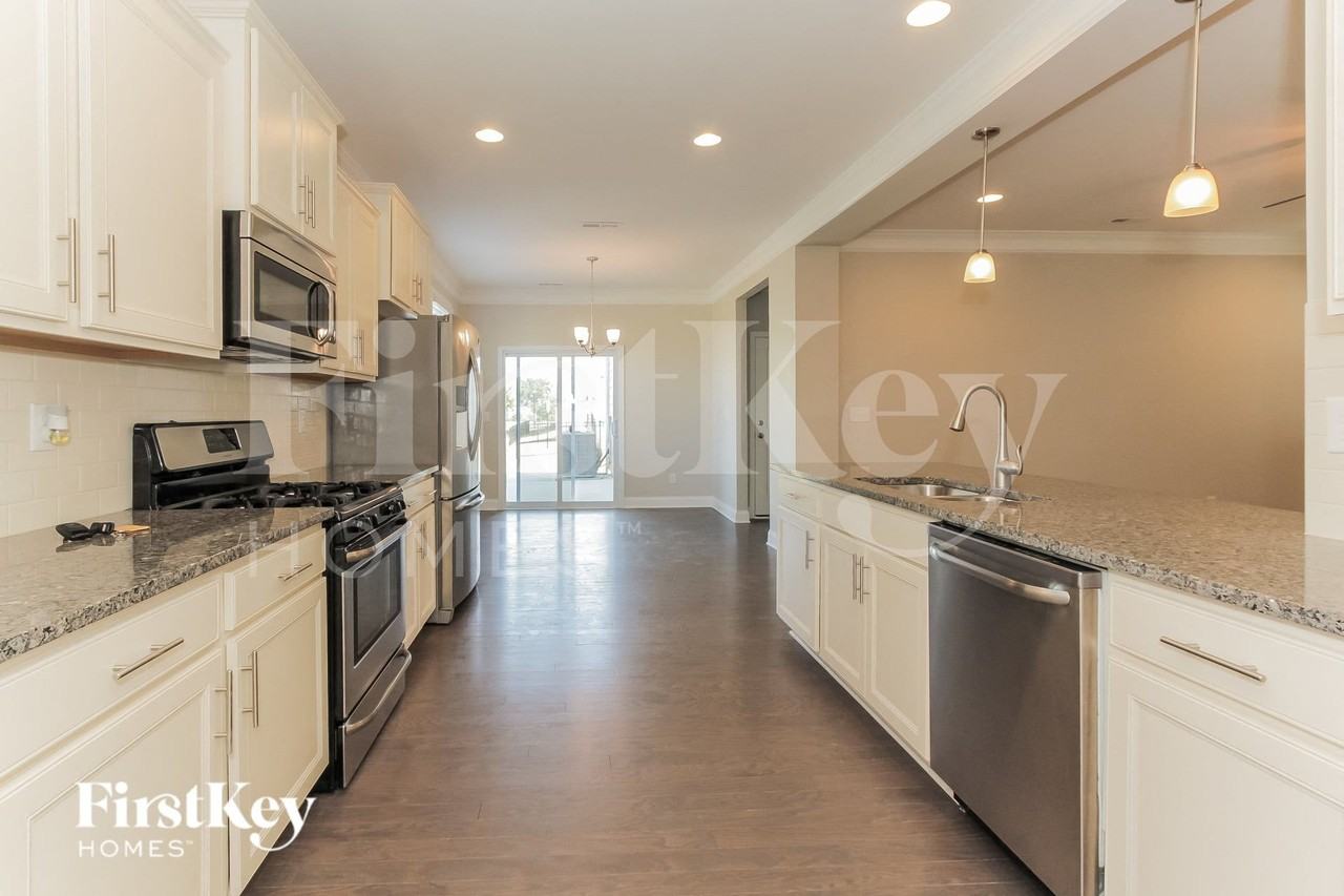 9805 Rayneridge Dr - Photo 6 of 15