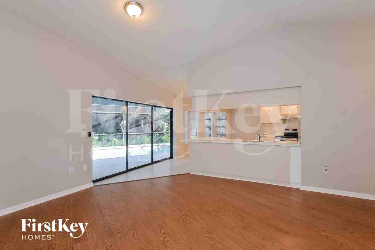18220 Hottelet Cir - Photo 2 of 15