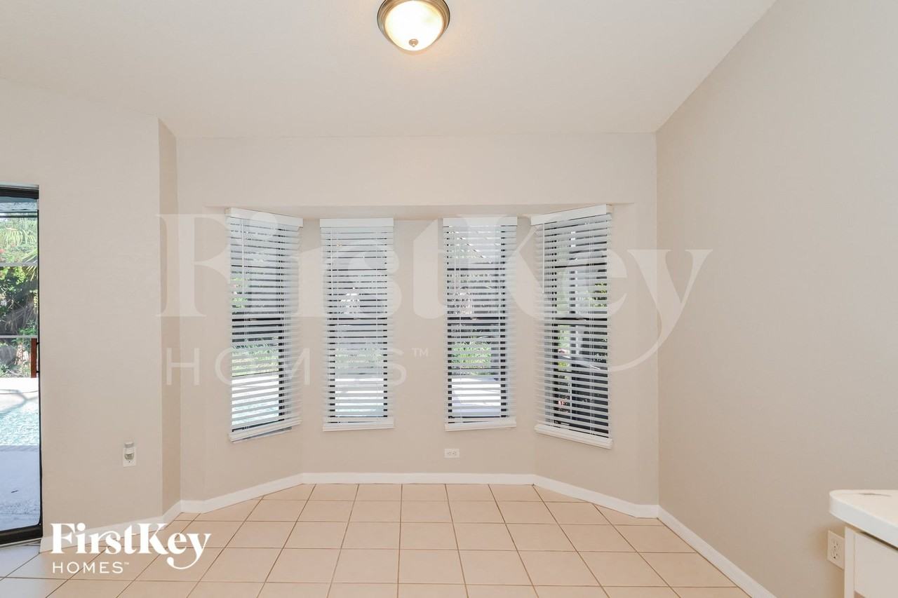 18220 Hottelet Cir - Photo 3 of 15