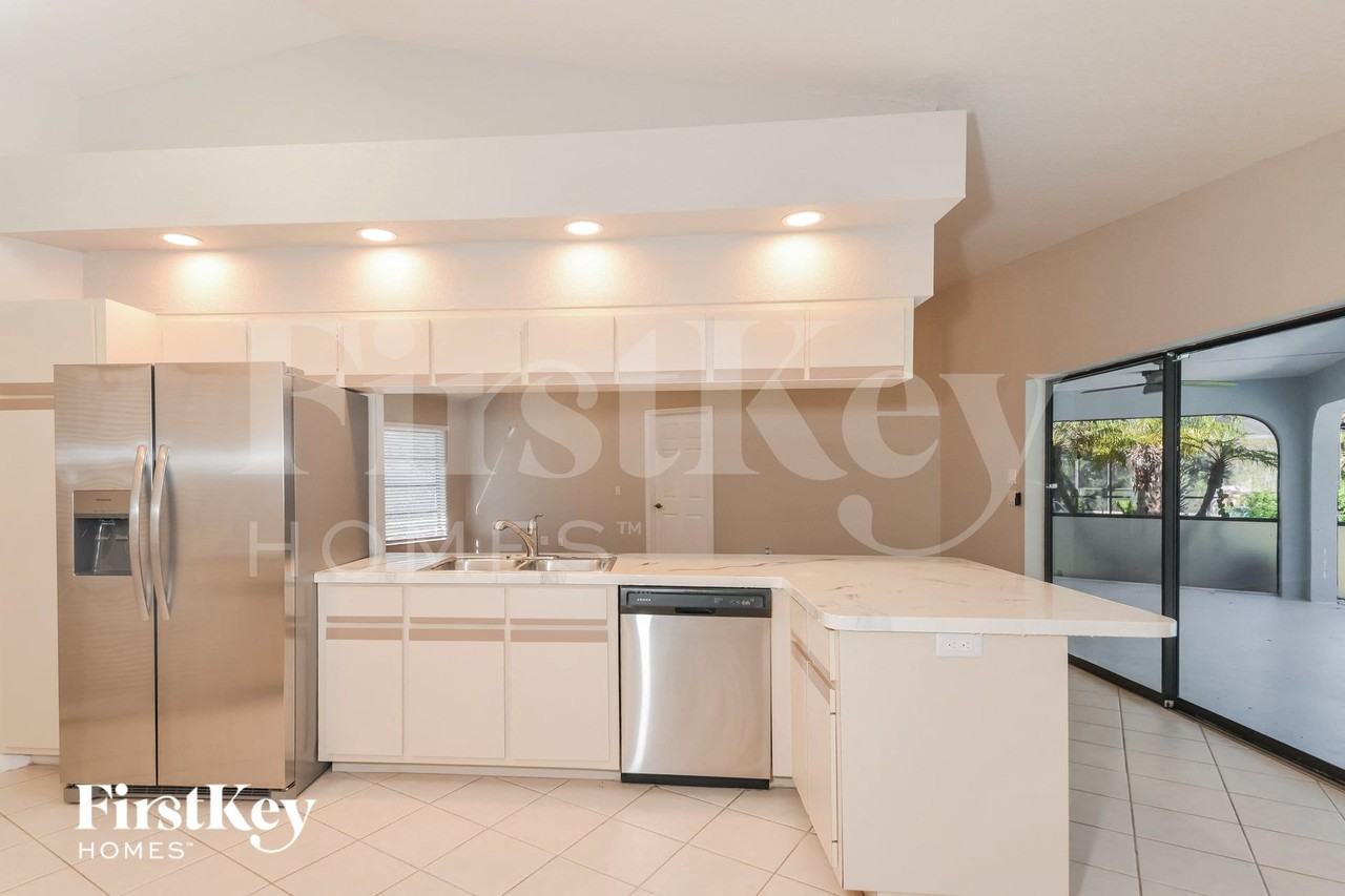18220 Hottelet Cir - Photo 5 of 15