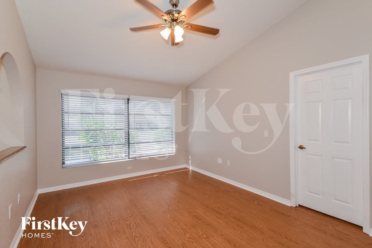 18220 Hottelet Cir - Photo 6 of 15