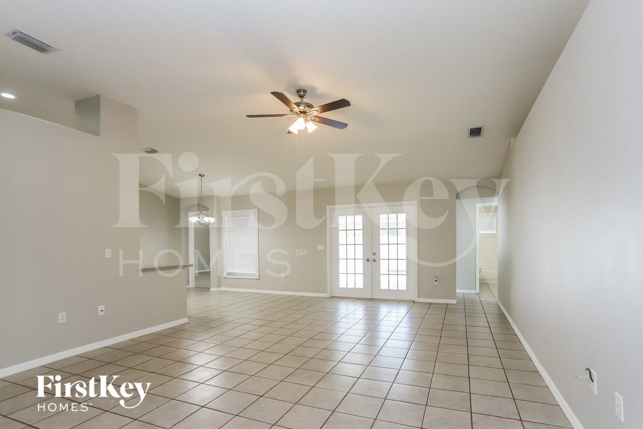 4501 Compass Oaks Dr - Photo 3 of 17