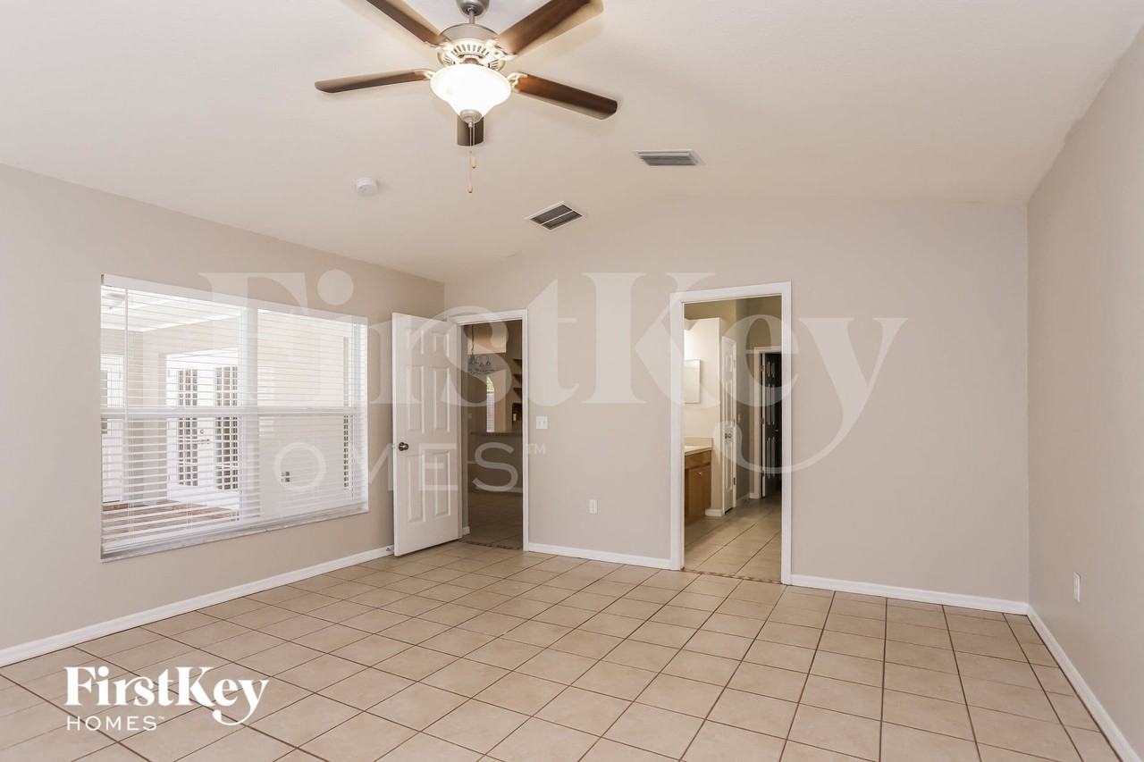 4501 Compass Oaks Dr - Photo 7 of 17