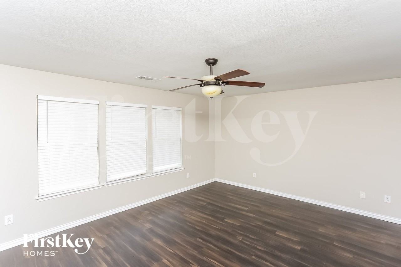 7313 Starwood Dr - Photo 3 of 15