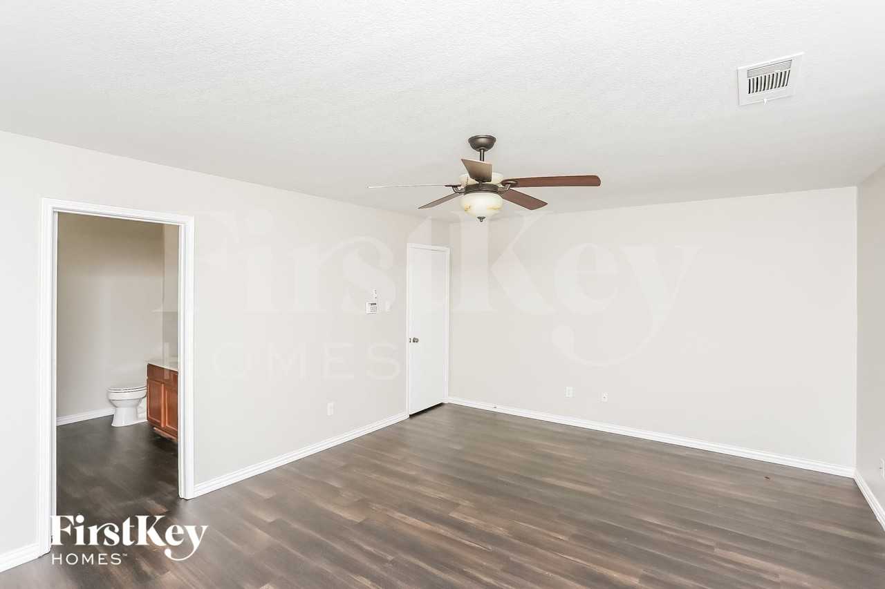 7313 Starwood Dr - Photo 7 of 15