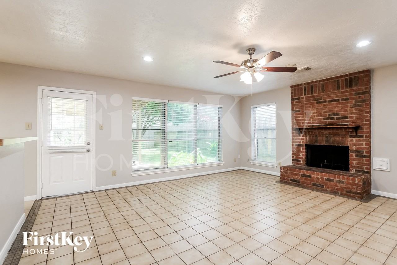 16327 Elmwood Point Ln - Photo 2 of 16
