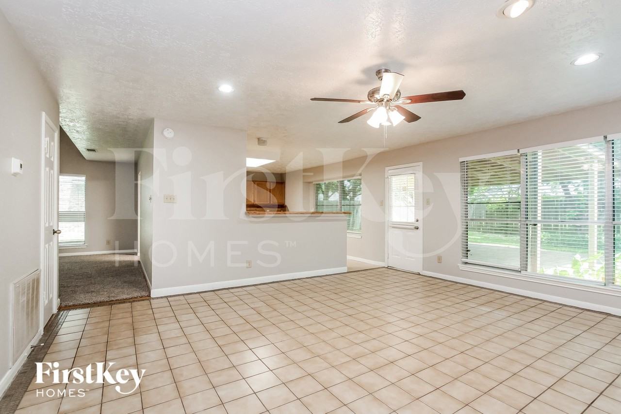 16327 Elmwood Point Ln - Photo 3 of 16