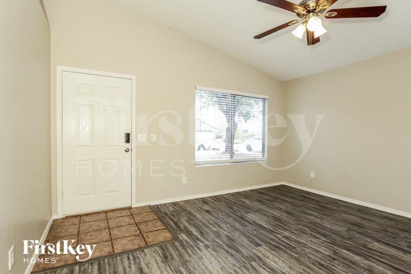 1110 N 89th St - Photo 4 of 15