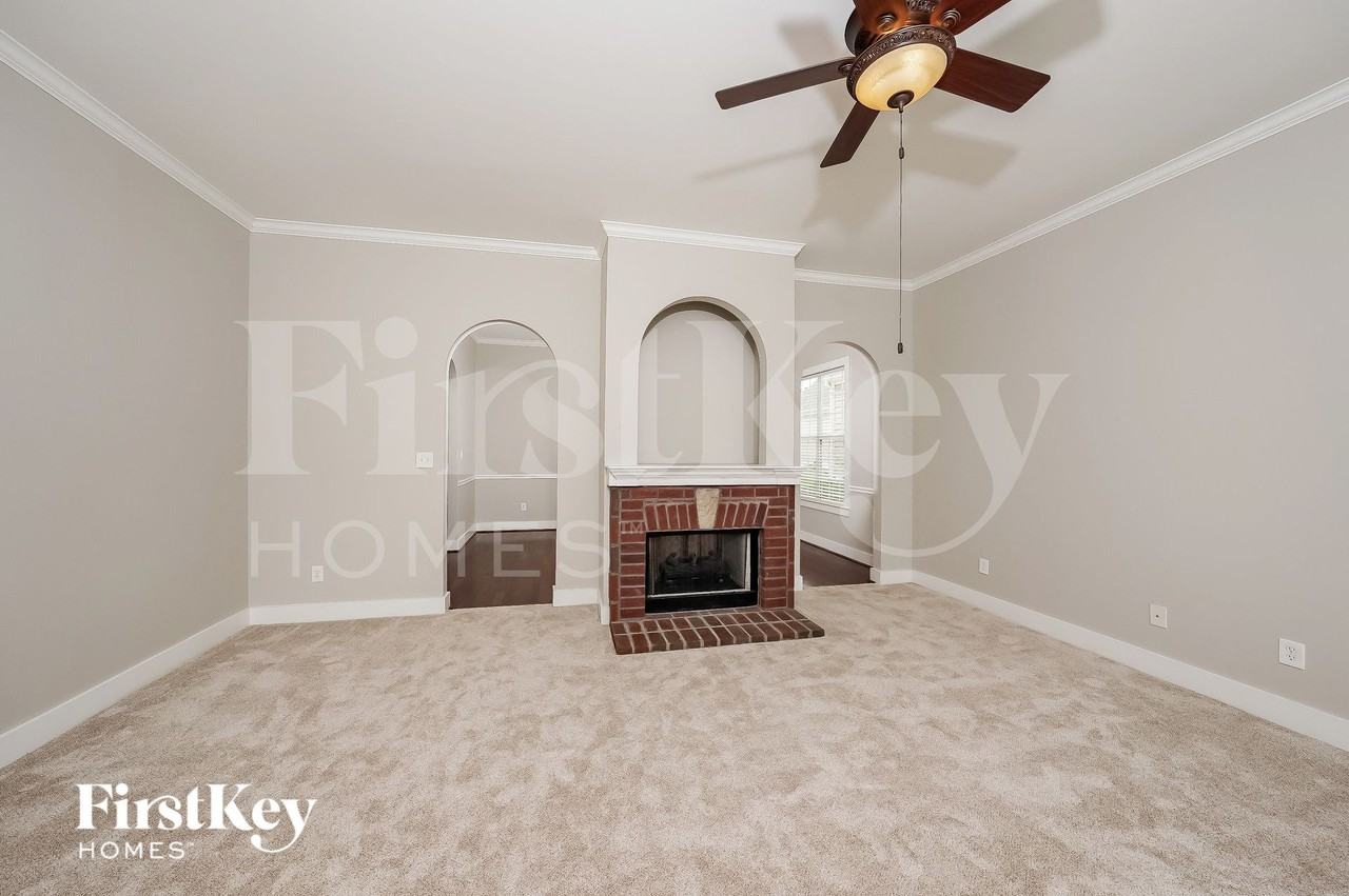 4657 Nicholas Dr - Photo 3 of 15