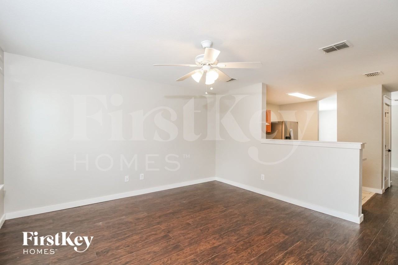 1105 Eagle Claw Dr - Photo 4 of 17