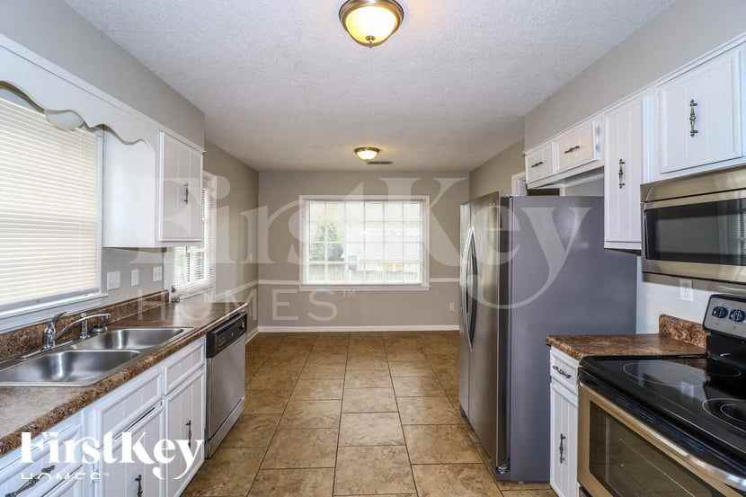 6091 Blue Springs Ave - Photo 6 of 15