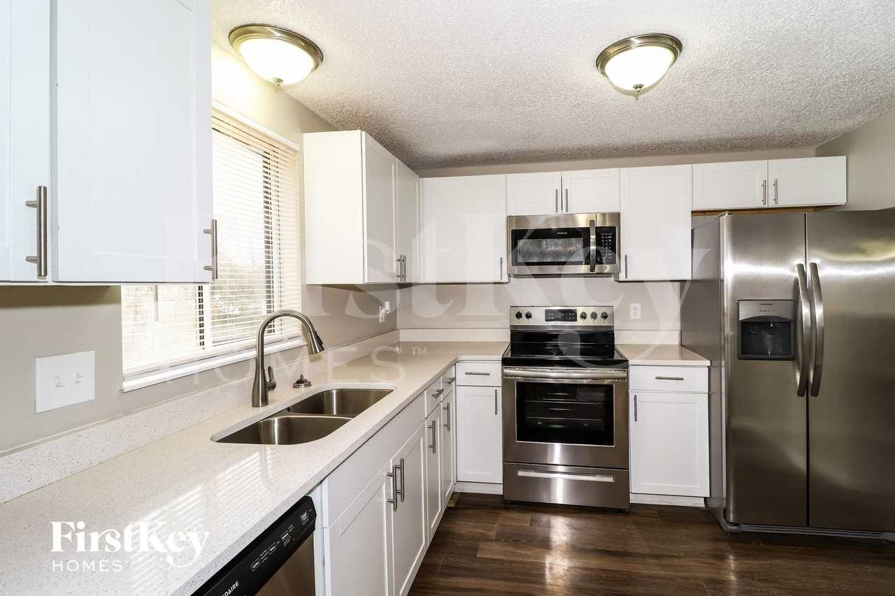 4155 Catalpa Hill Dr - Photo 6 of 15