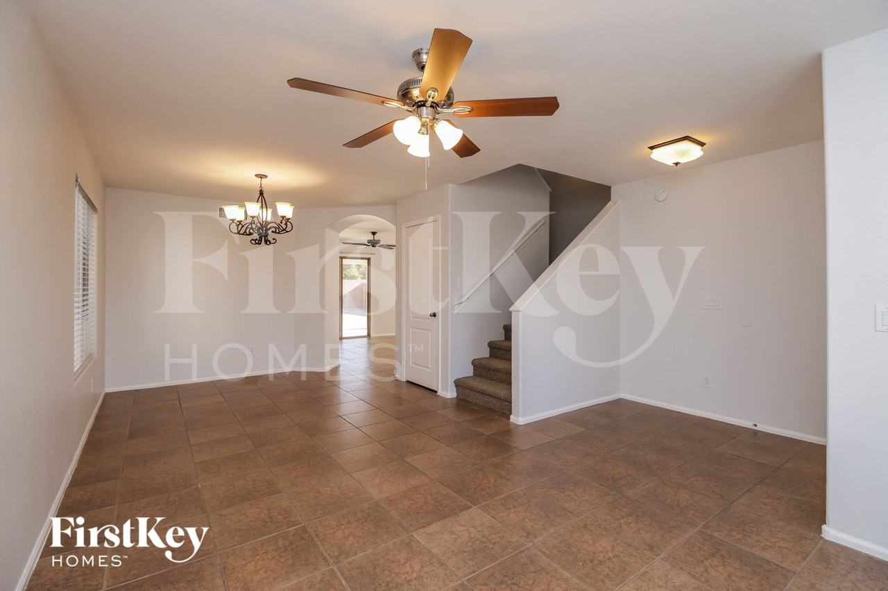 29869 N Blackfoot Daisy Dr - Photo 3 of 16
