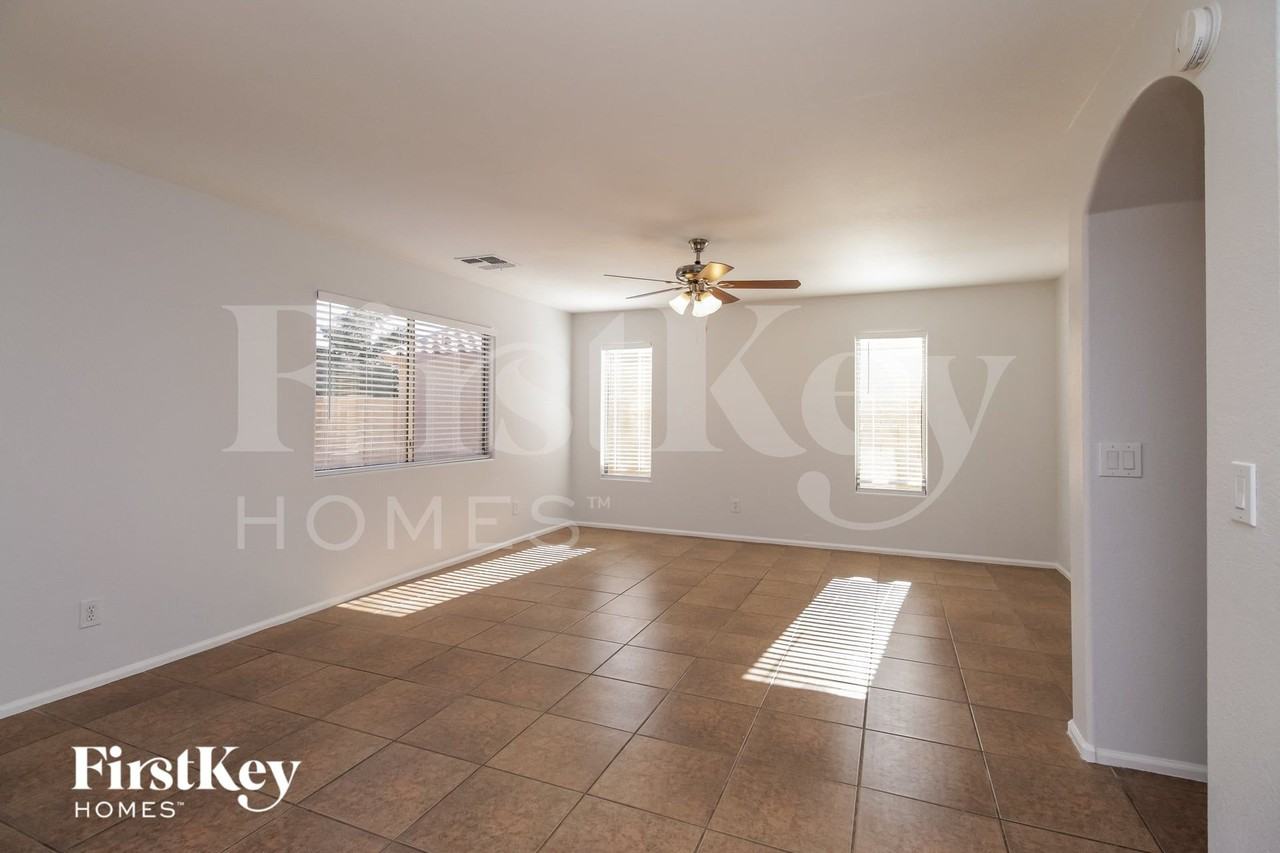 29869 N Blackfoot Daisy Dr - Photo 4 of 16