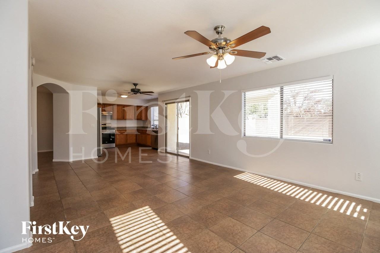 29869 N Blackfoot Daisy Dr - Photo 5 of 16