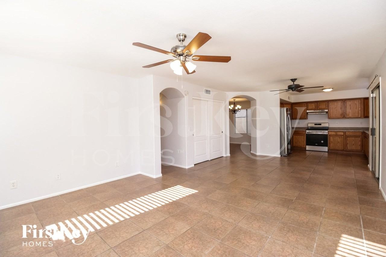 29869 N Blackfoot Daisy Dr - Photo 6 of 16