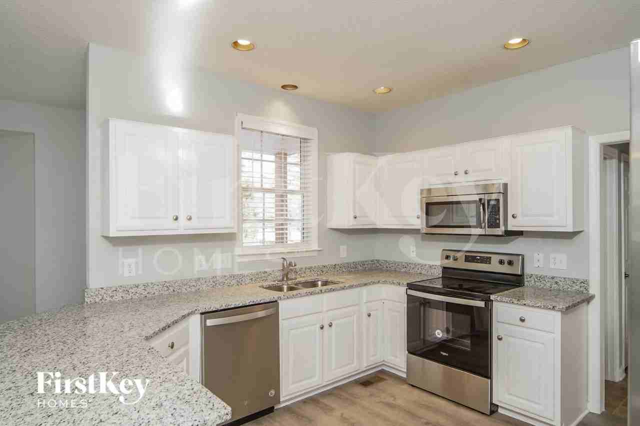 4300 Suffolk Trl - Photo 5 of 15