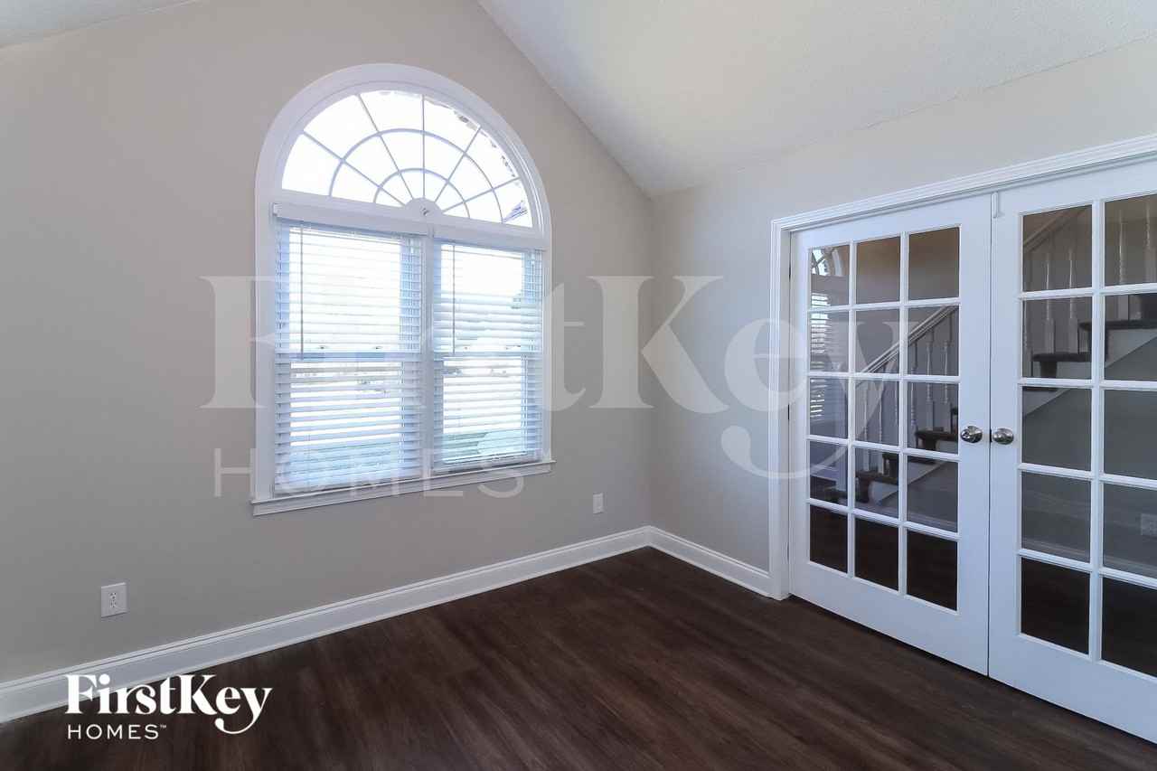 5416 Milling Ct - Photo 4 of 15