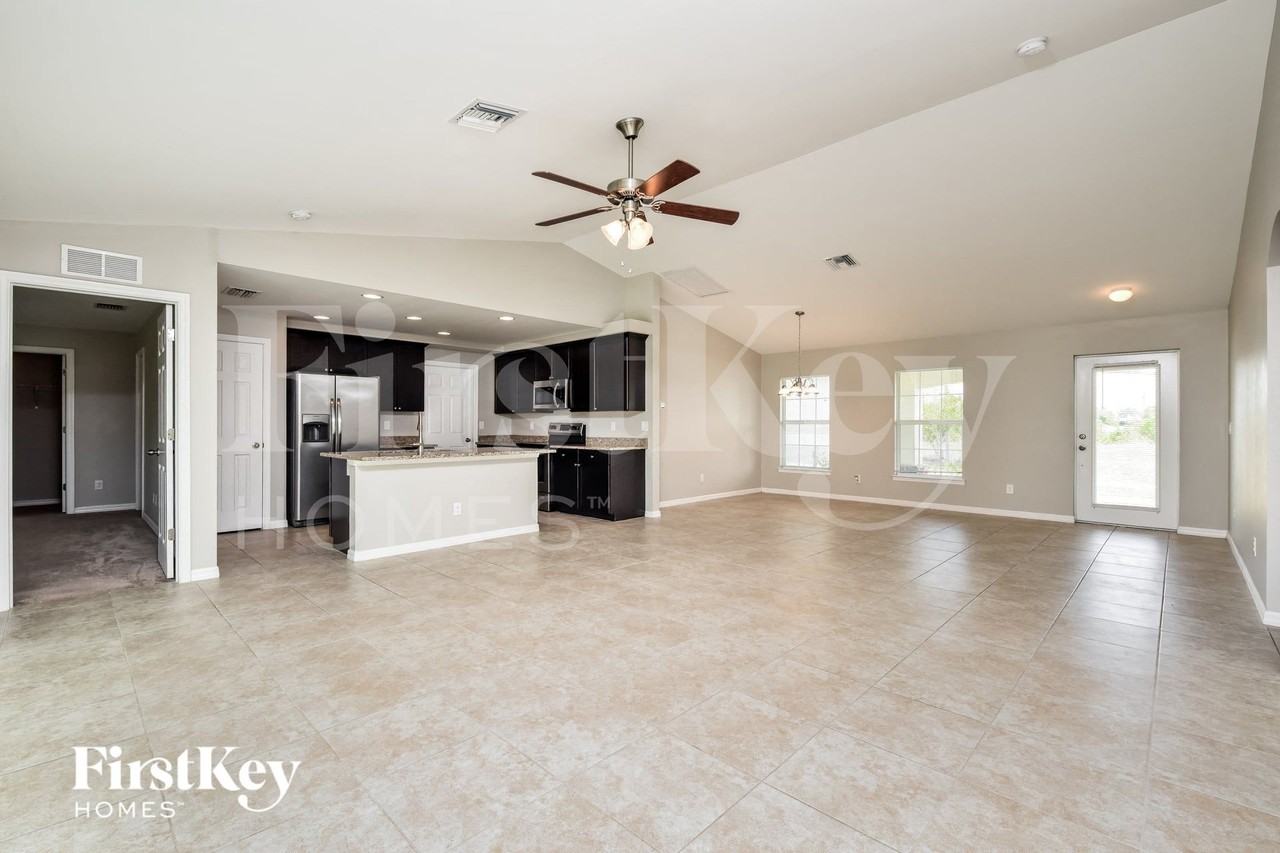 926 Nw 9th Pl - Photo 3 of 16