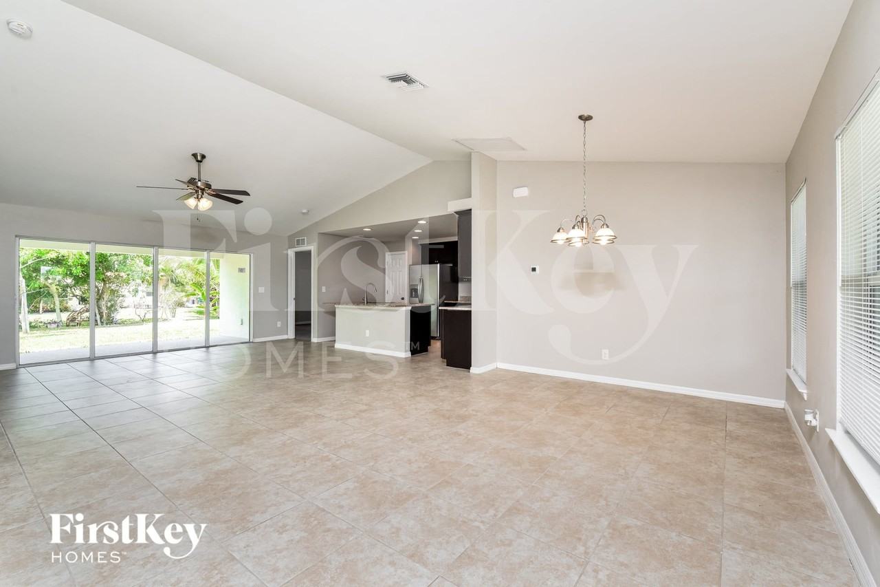926 Nw 9th Pl - Photo 4 of 16