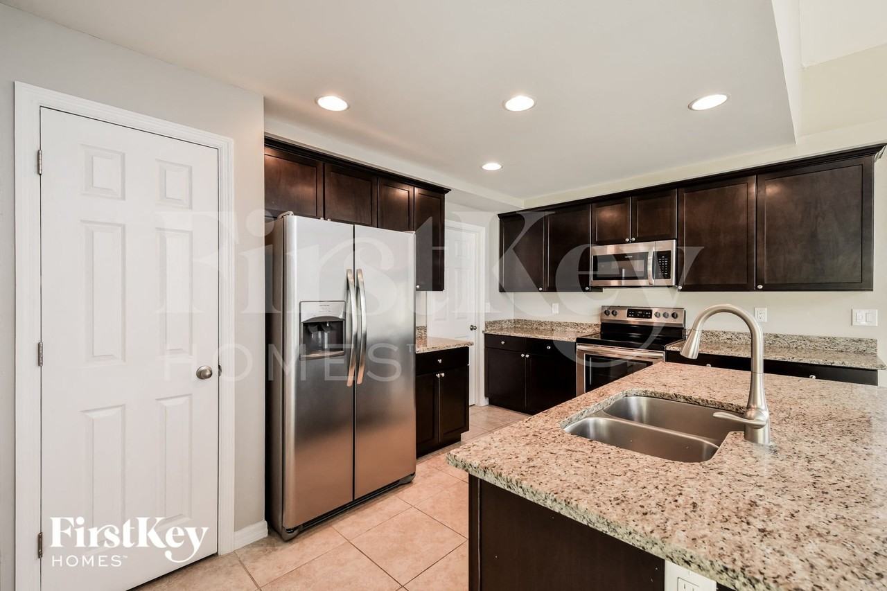 926 Nw 9th Pl - Photo 5 of 16