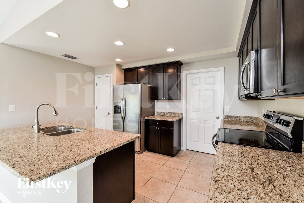 926 Nw 9th Pl - Photo 6 of 16