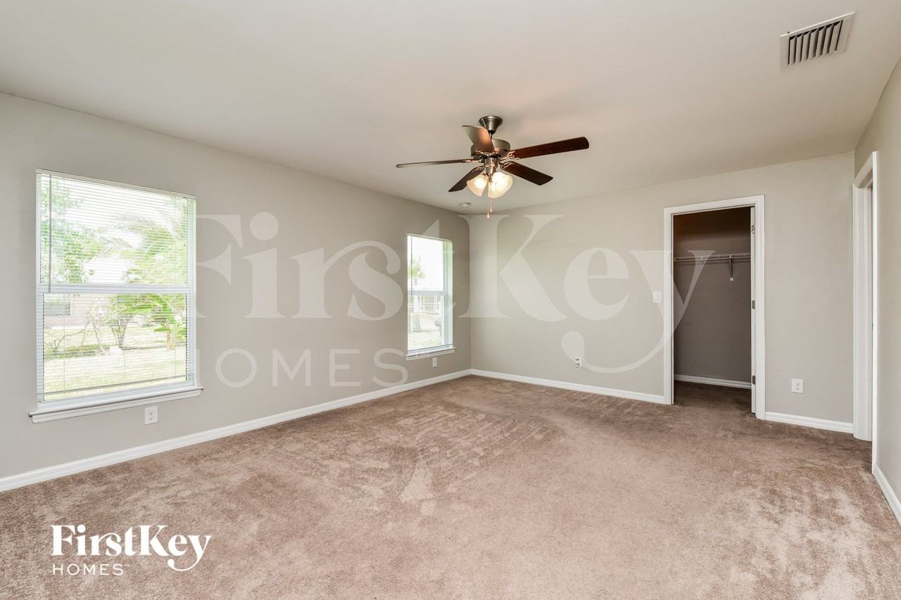 926 Nw 9th Pl - Photo 7 of 16