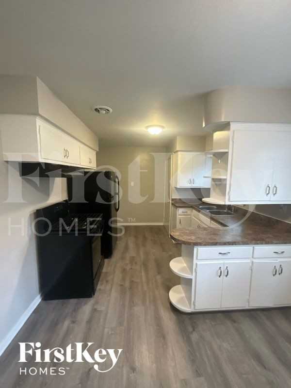 8912 S Sacramento Ave - Photo 6 of 10