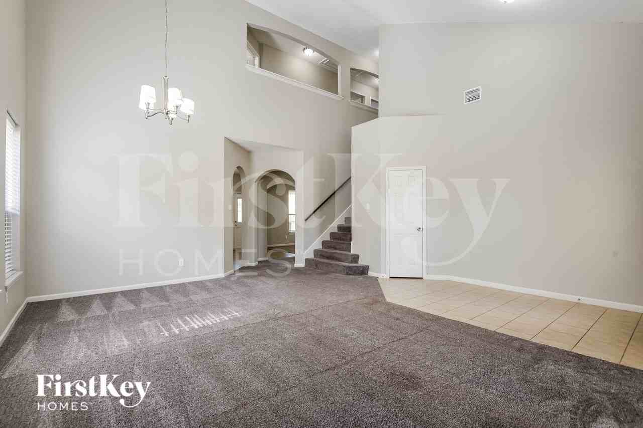 8207 Sugar Cane Dr - Photo 4 of 15